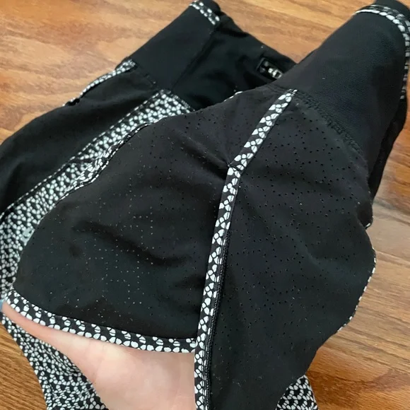 Lululemon speed ups high rise 4’ - Picture 3 of 4